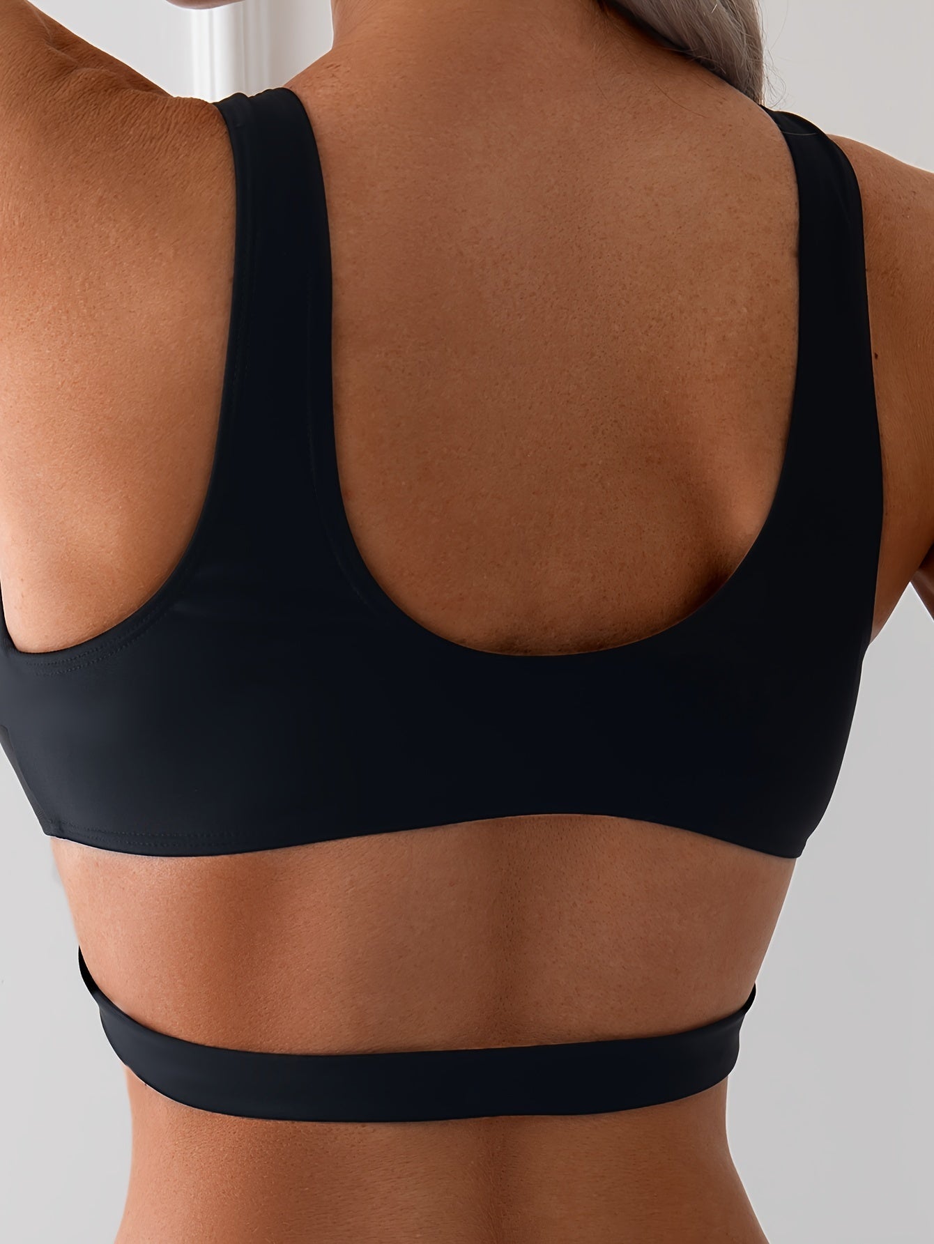 Maillot de bain 1 pièce femme échancré avec découpes et anneau doré