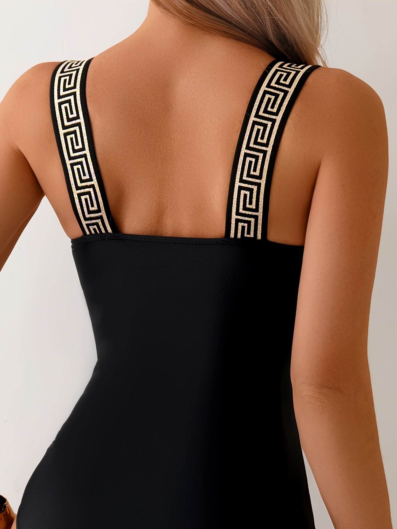 Maillot de bain 1 pièce femme galbant à bandes dorées style grec