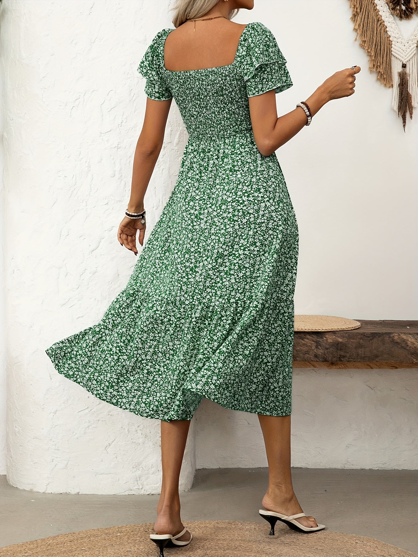 Robe mi-longue fleurie smockée – Vert émeraude
