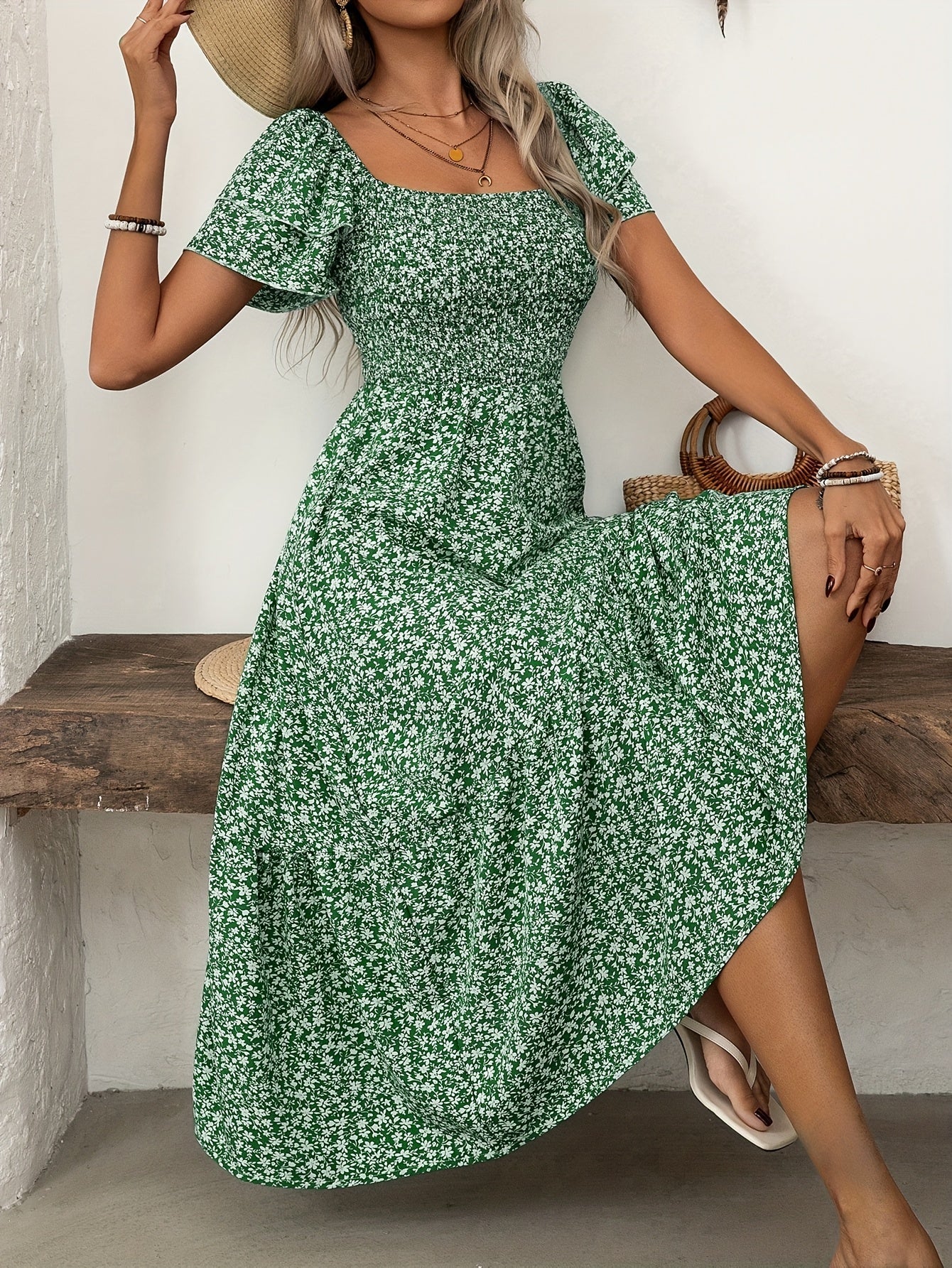 Robe mi-longue fleurie smockée – Vert émeraude