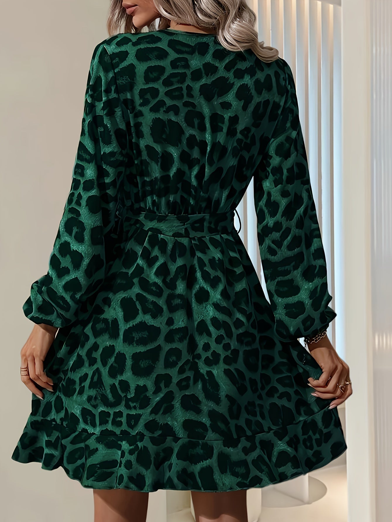 Robe portefeuille courte imprimé léopard satinée femme