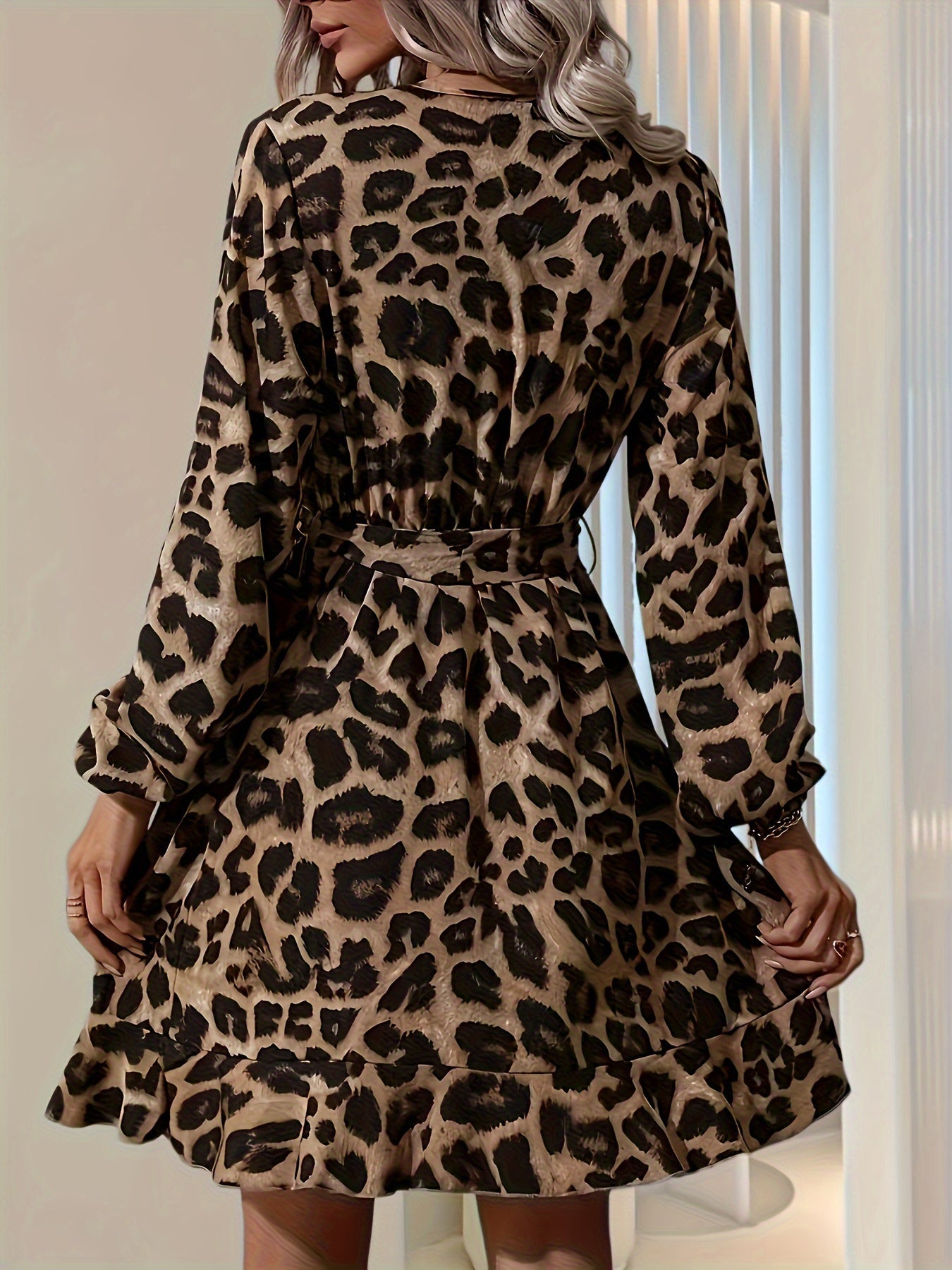 Robe portefeuille courte imprimé léopard satinée femme