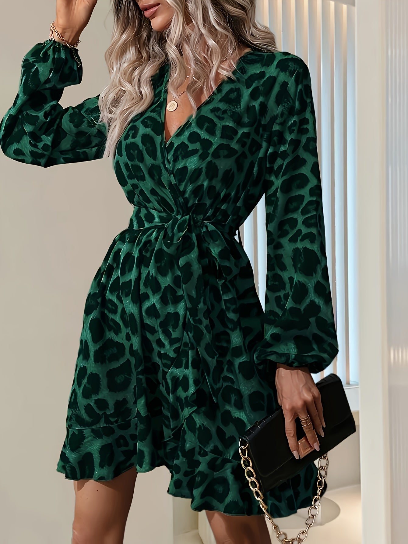 Robe portefeuille courte imprimé léopard satinée femme