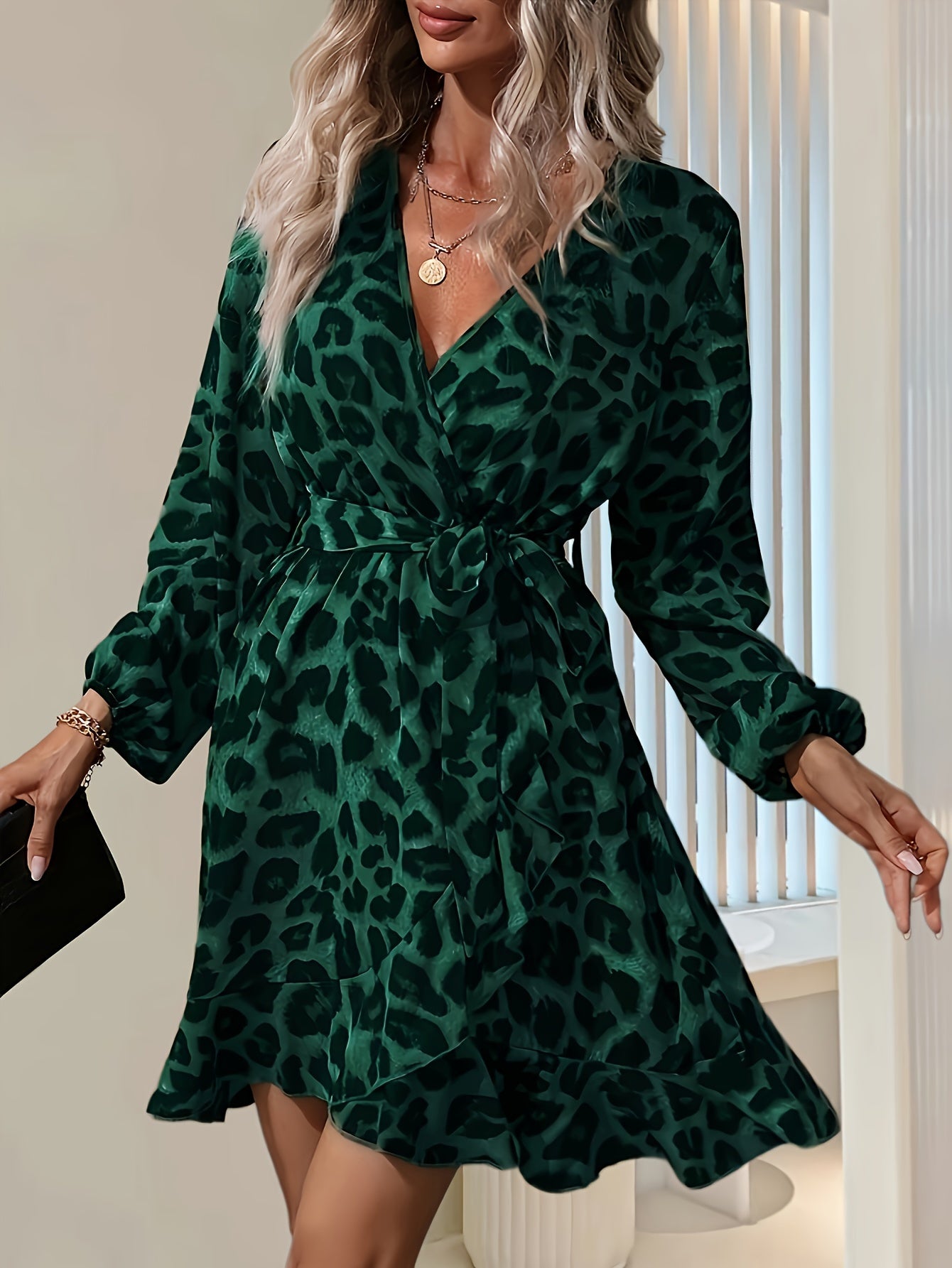 Robe portefeuille courte imprimé léopard satinée femme