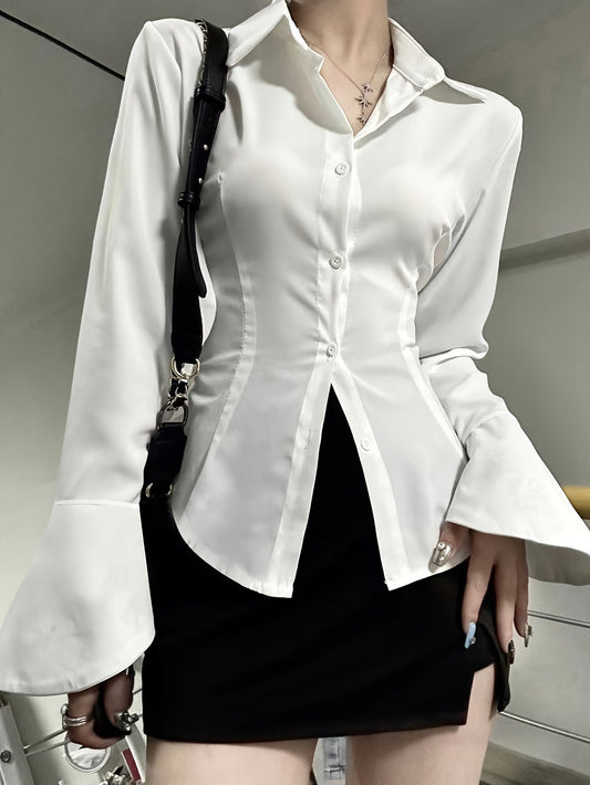 Chemise satinée femme cintrée manches évasées