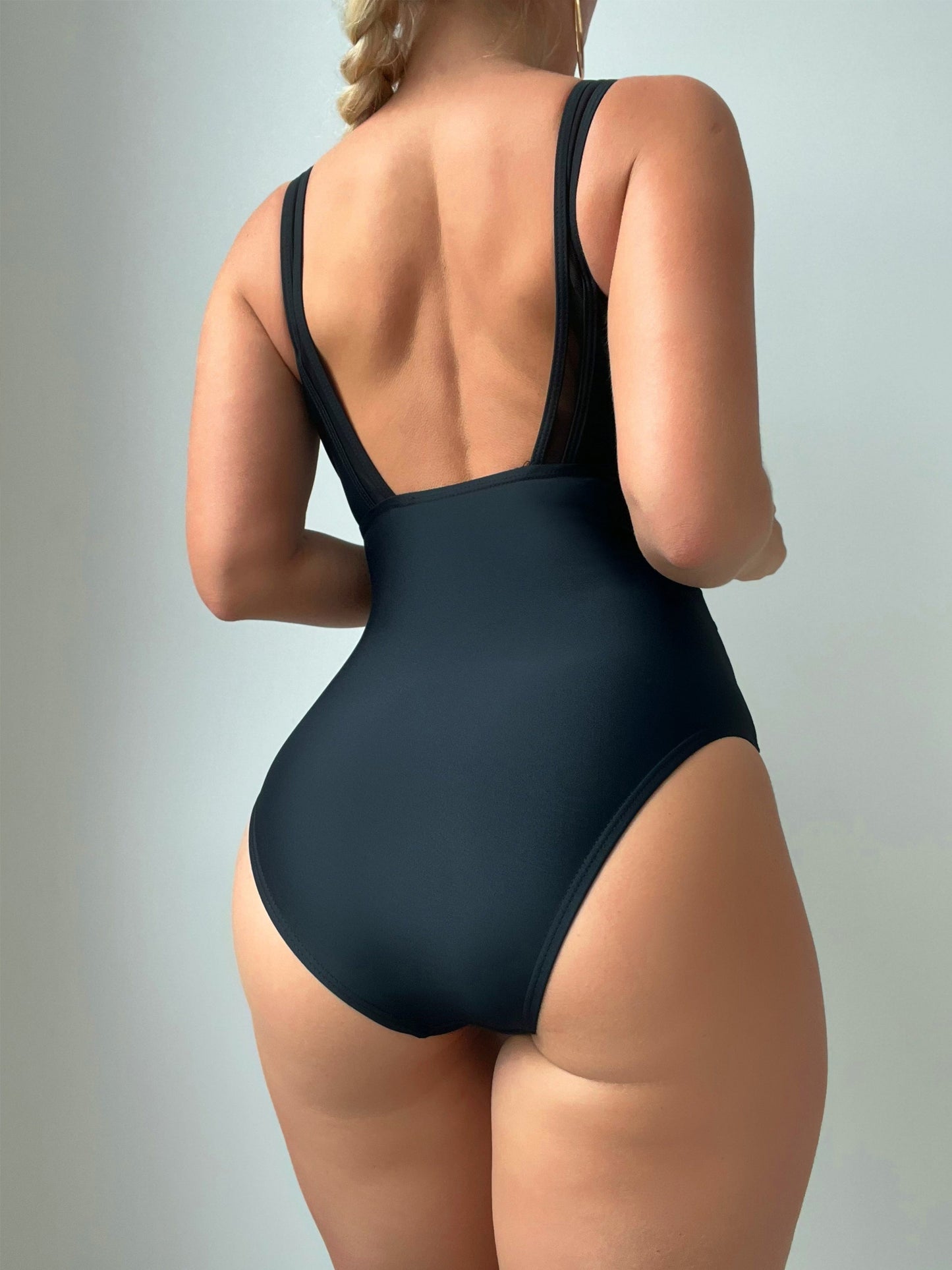 Maillot de bain 1 pièce sculptant femme – décolleté croisé & détails en tulle