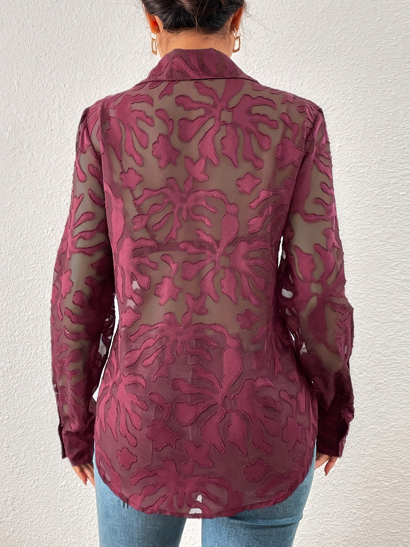 Chemise transparente femme à motifs veloutés col classique