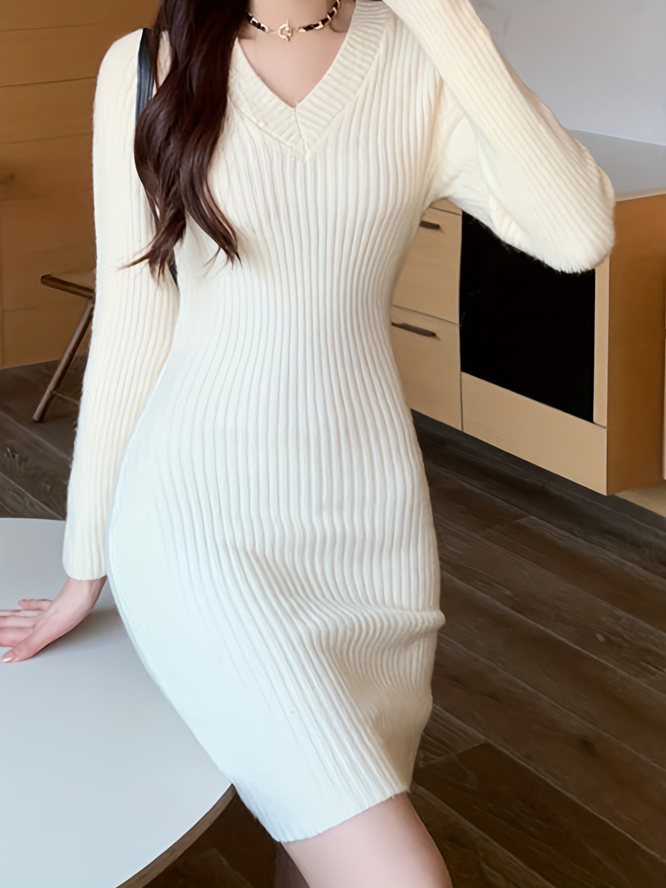 Robe pull moulante côtelée col en V femme manches longues