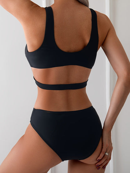Maillot de bain 1 pièce femme échancré avec découpes et anneau doré