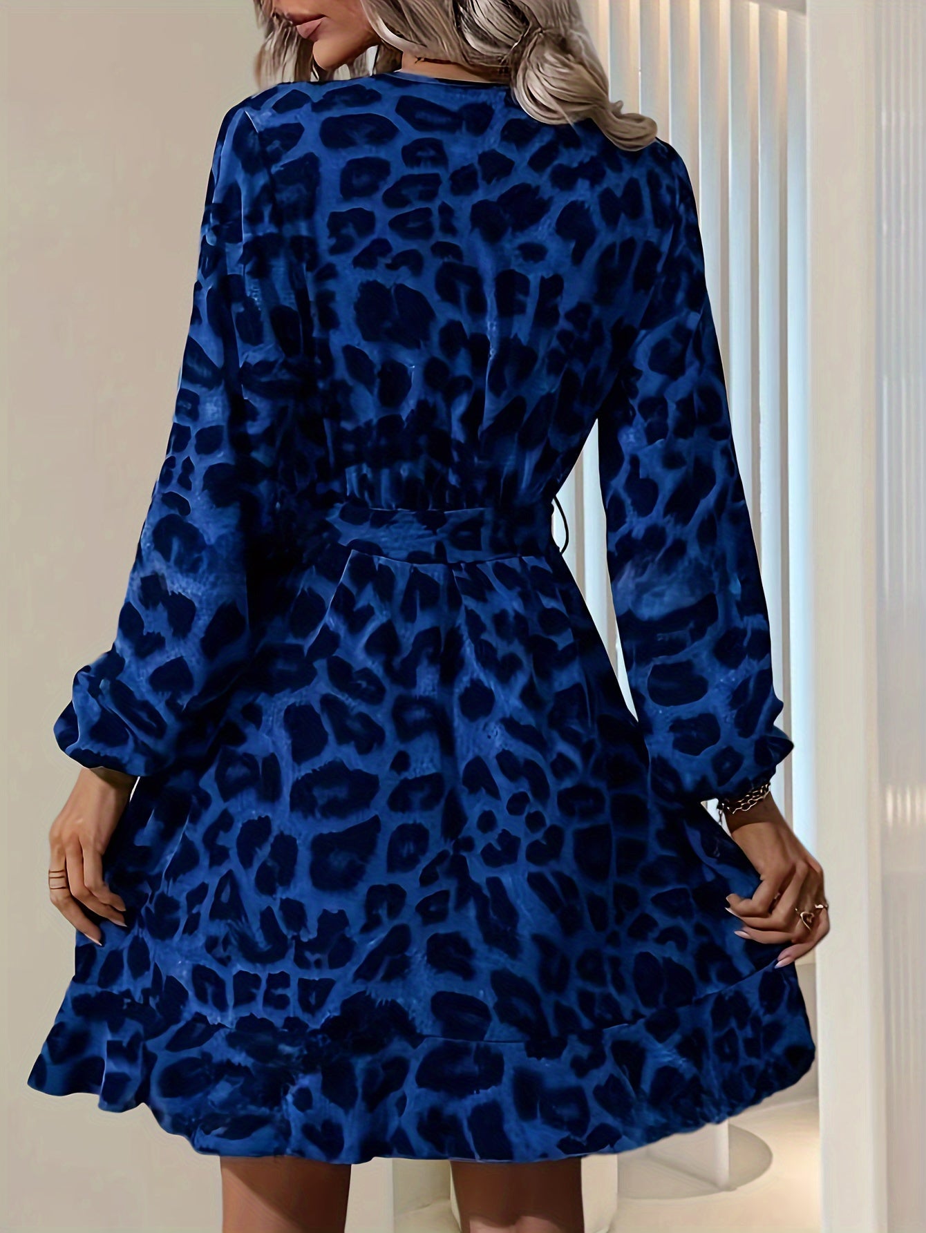 Robe portefeuille courte imprimé léopard satinée femme