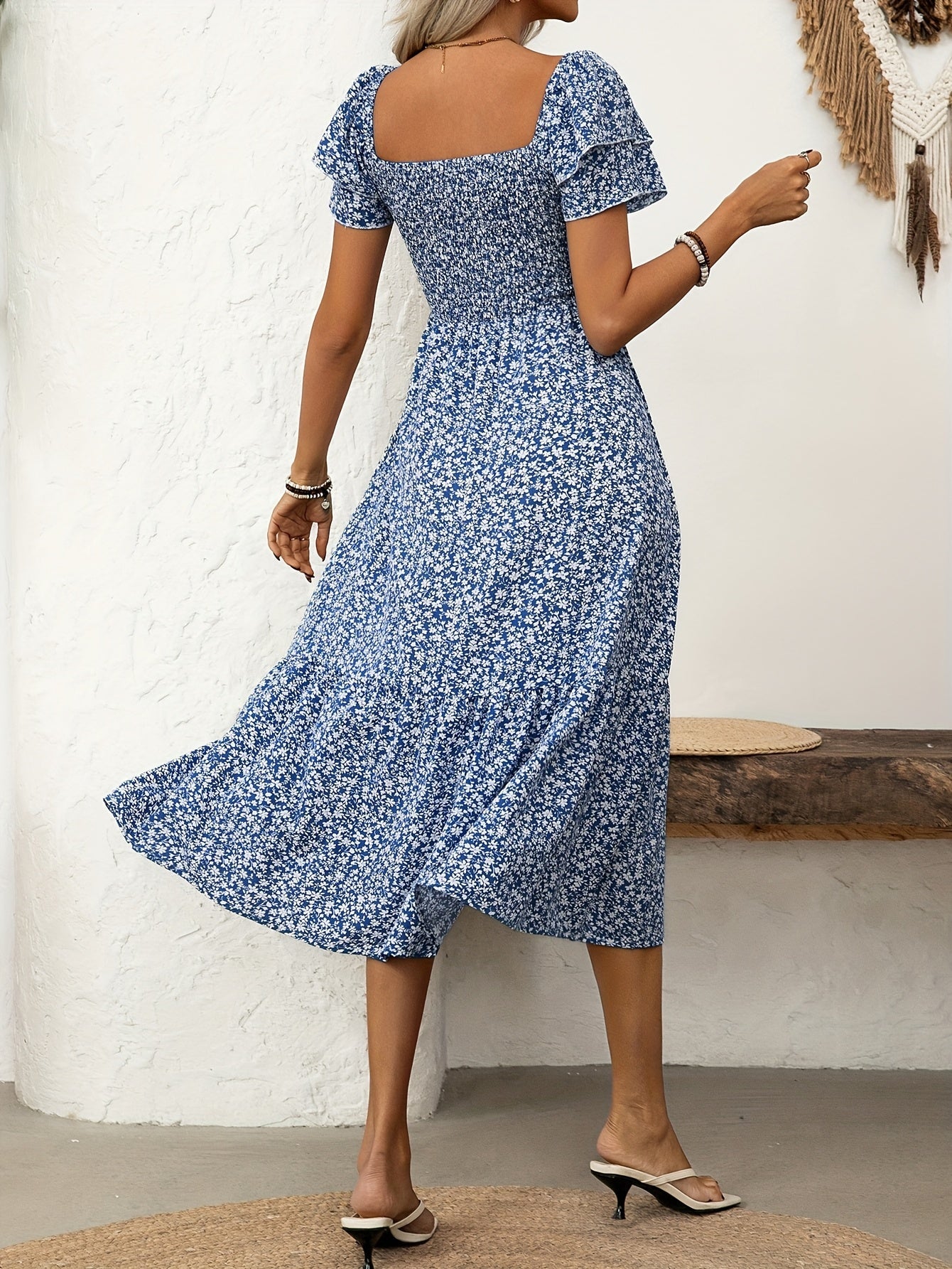 Robe mi-longue fleurie smockée – Vert émeraude